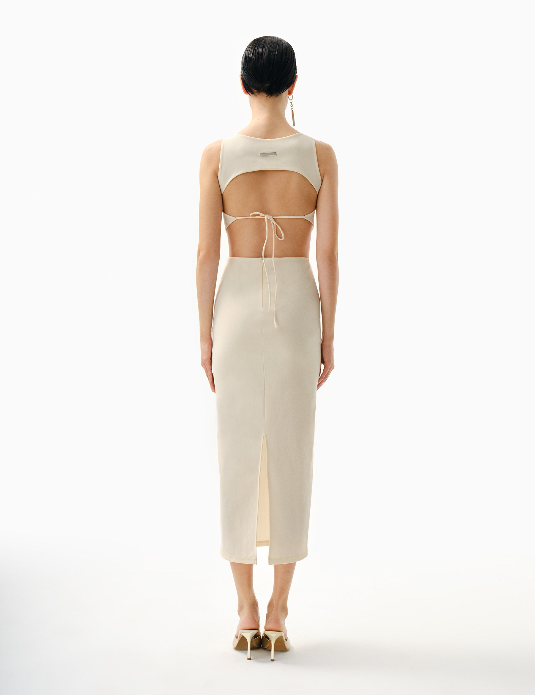 KNTLGY Swan-Inspired Asymmetric Elbise