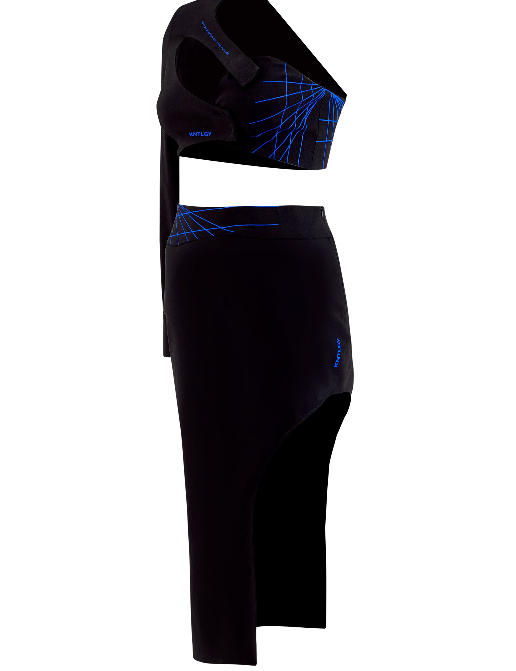 KNTLGY Heroine Asymmetric Midi Etek Hafif ve nefes alabilen bir kumaştan üretilen bu midi etek, üstün konfor ve kalıcı kalite sunar. Asimetrik etek kısmı klasik silüete modern bir hava katıyor.